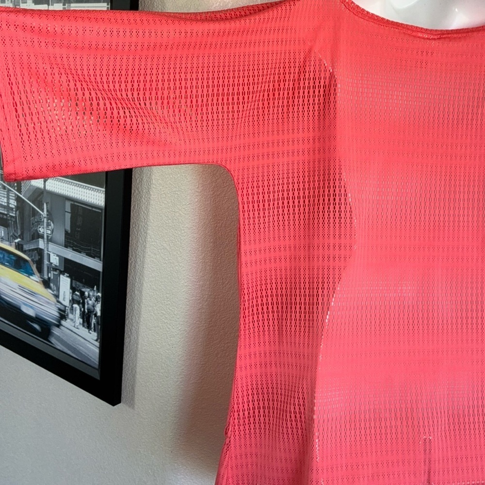 O’neill tee coverup, women's M, loose weave mesh, sheer. EUC - Picture 7 of 13